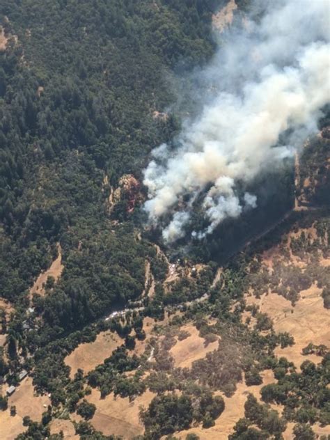 Sonoma County brush fire burns vegetation near Cloverdale